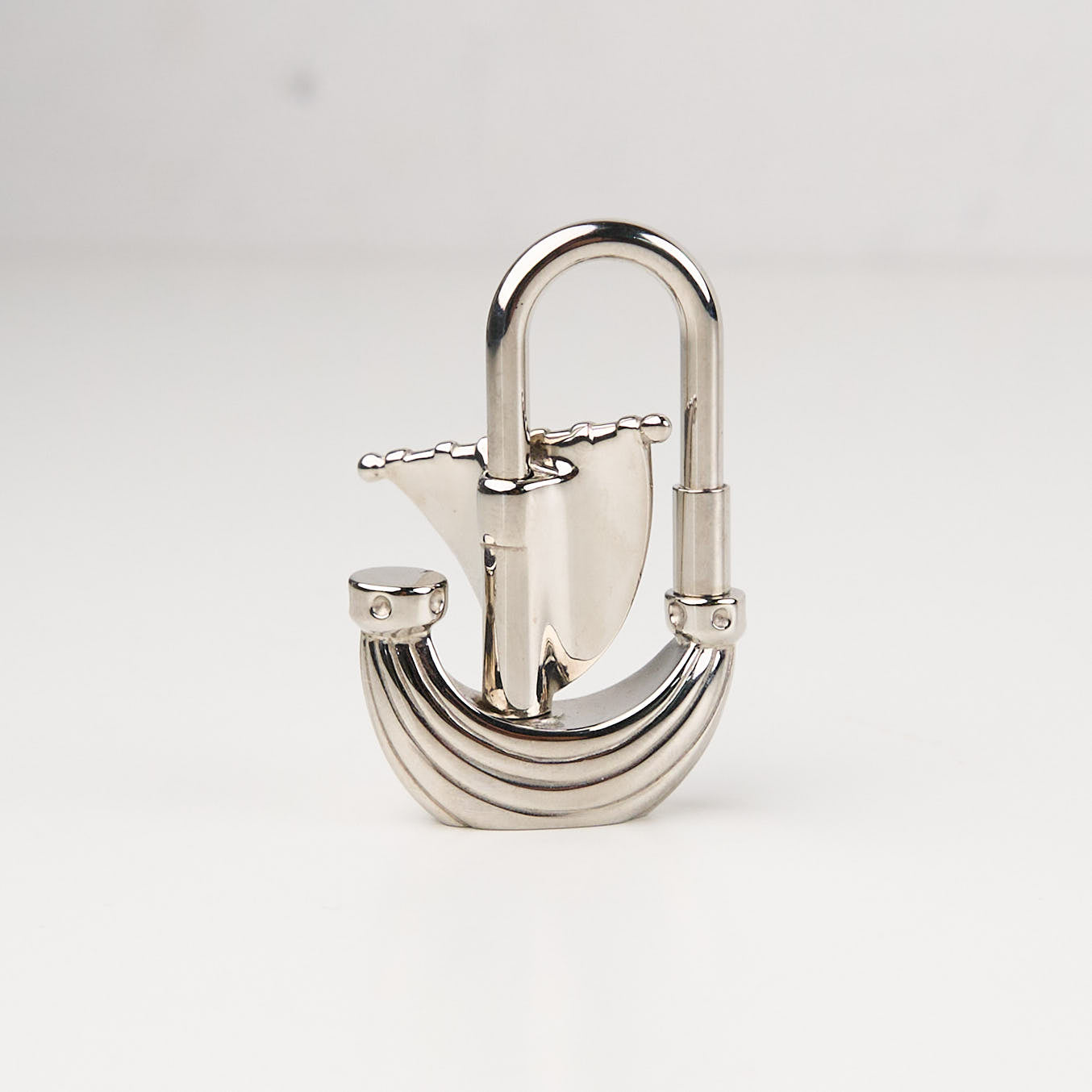 Hermes| Palladium Plated L'Air De Paris Cadena Lock 2006