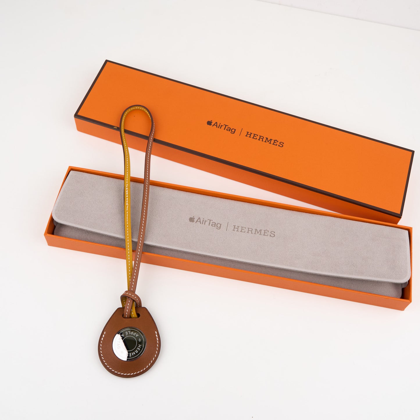Hermes|Taschen accessoire Apple Air Tag Barenia Bag charm