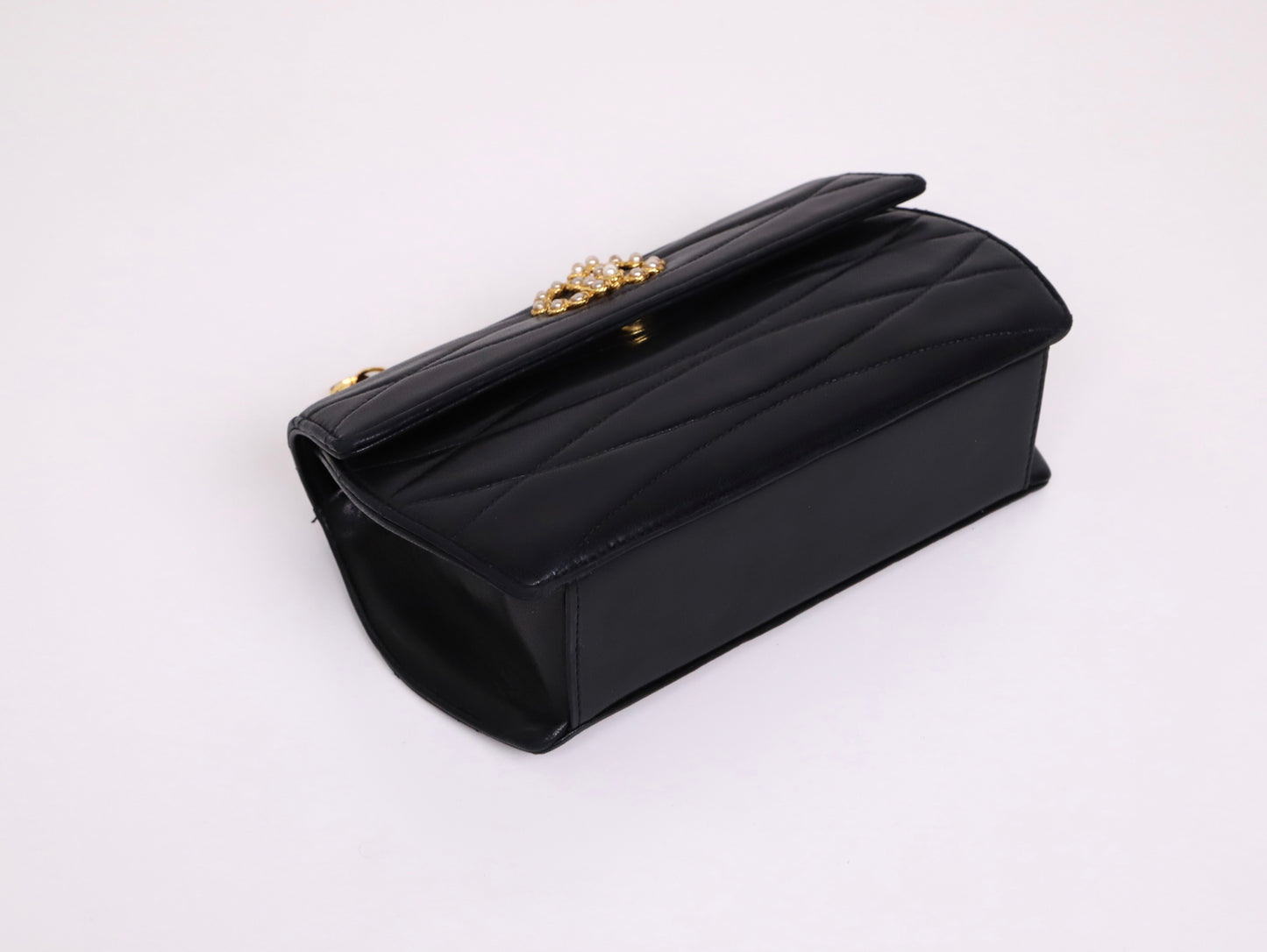 Chanel|珍珠Logo 雕花链条单肩包 黑色2******