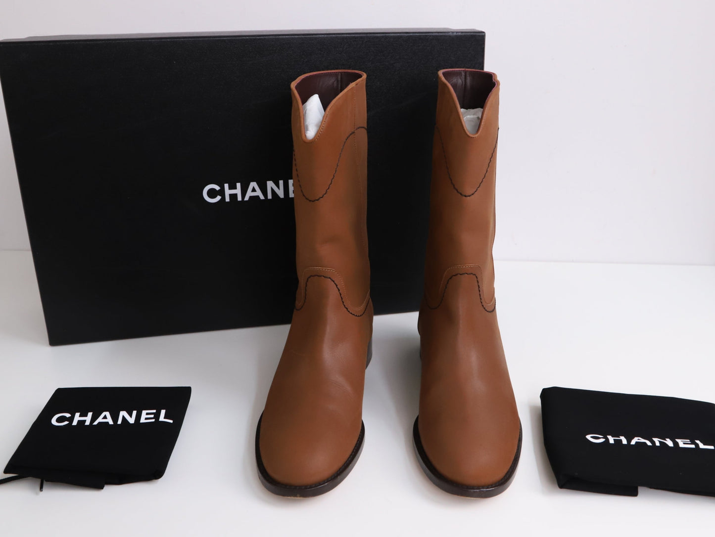 Chanel | 棕色皮革靴子 39C