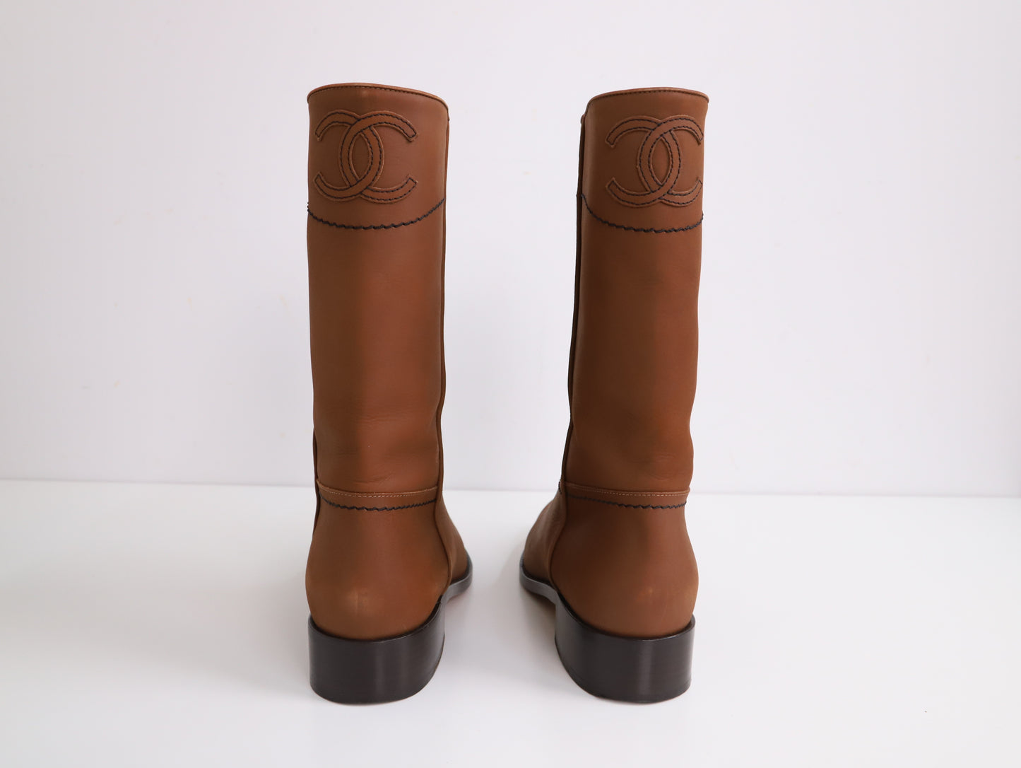 Chanel | 棕色皮革靴子 39C