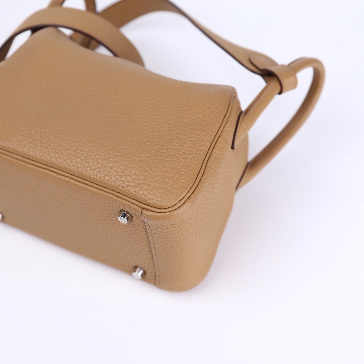 Hermes Lindy Mini in Biscuit Taurillon Clemence Shoulder Bag 2023,corner4