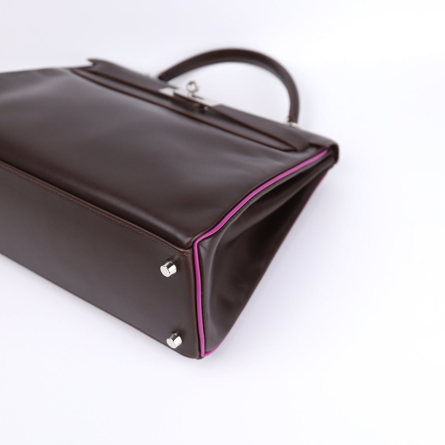 Hermes Kelly 32 Handbag in Box Calf Chocolate/Cyclamen 2005, corner2