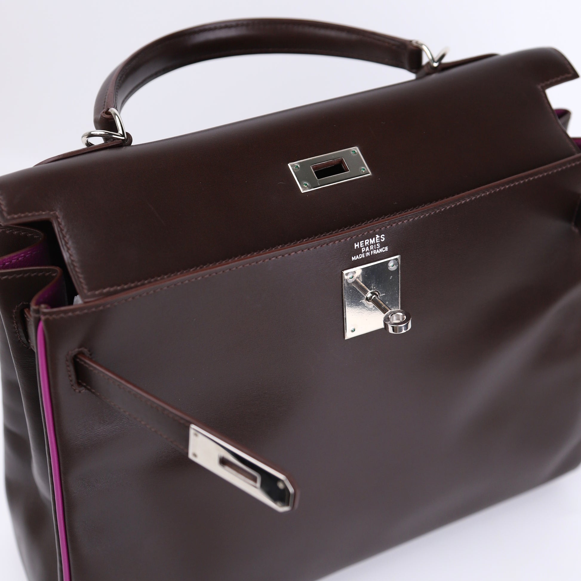 Hermes Kelly 32 Handbag in Box Calf Chocolate/Cyclamen 2005,logo