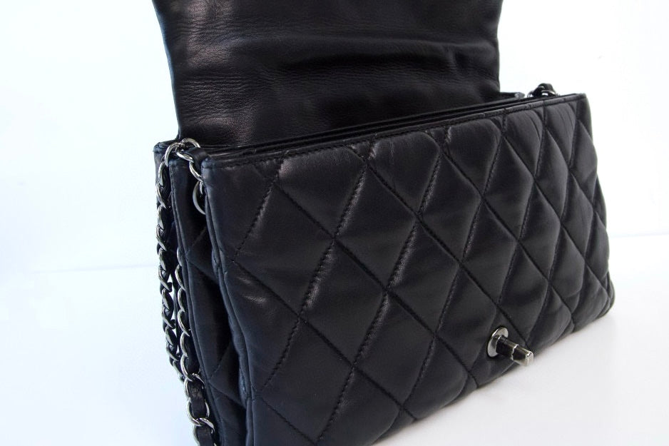 Chanel |Chain Shoulder Bag Black