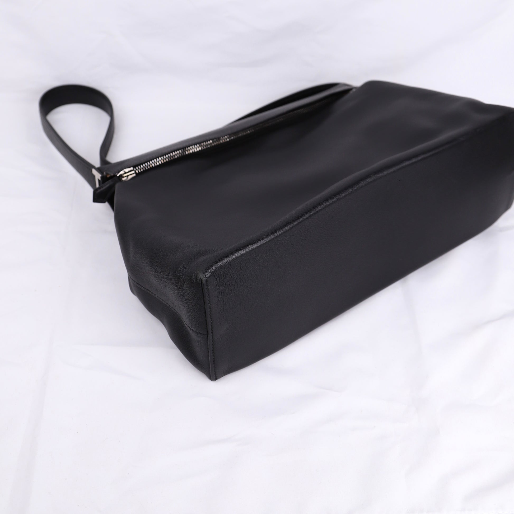 Hermes Yeoh Bag Shoulder bag in Gulliver Black 2001, corner3