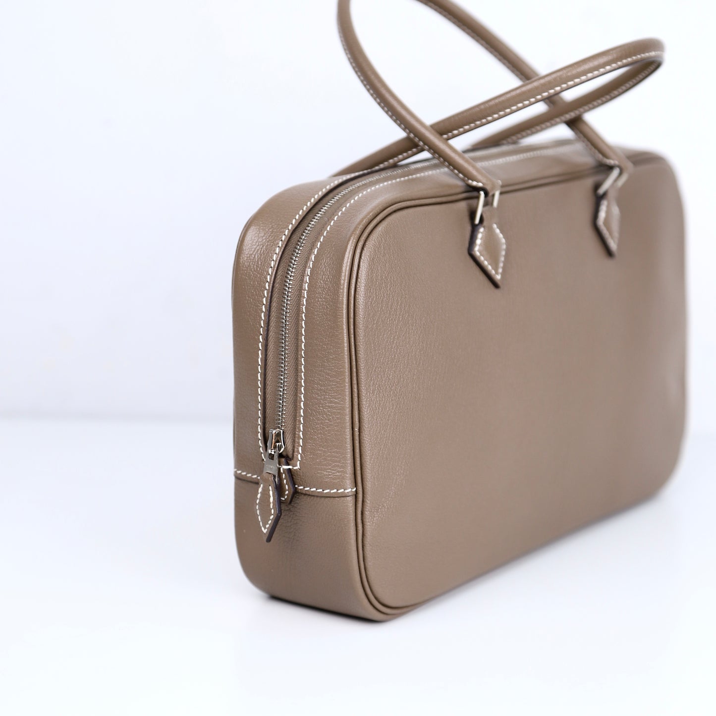 Hermes Plume elan 28 Handbag in Etoupe Chevre/Mysore 2016, left side