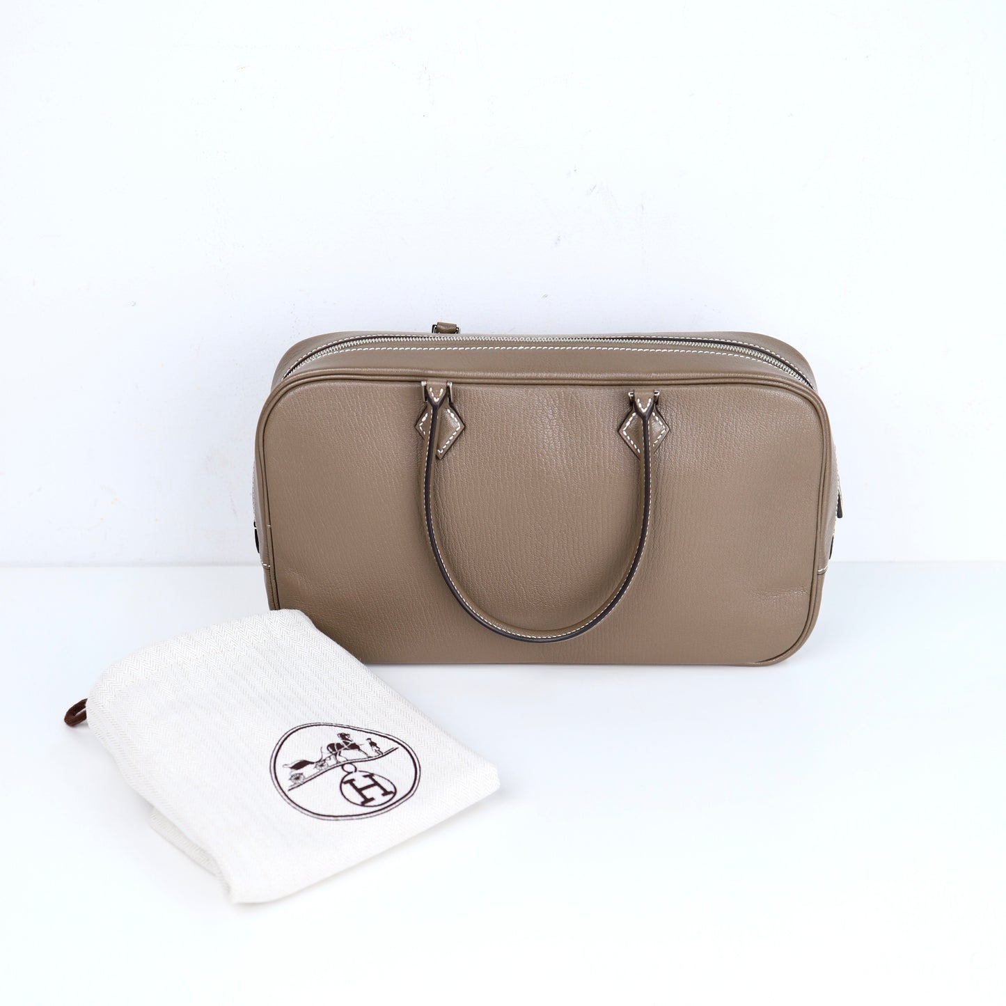Hermes Plume elan 28 Handbag in Etoupe Chevre/Mysore 2016, full view