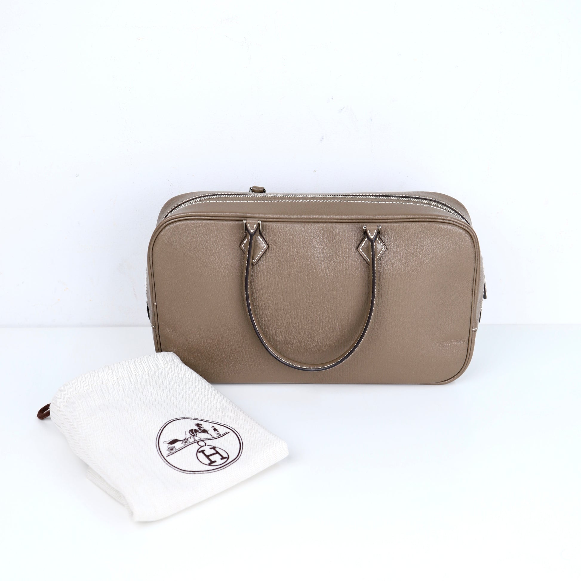 Hermes Plume elan 28 Handbag in Etoupe Chevre/Mysore 2016, full view
