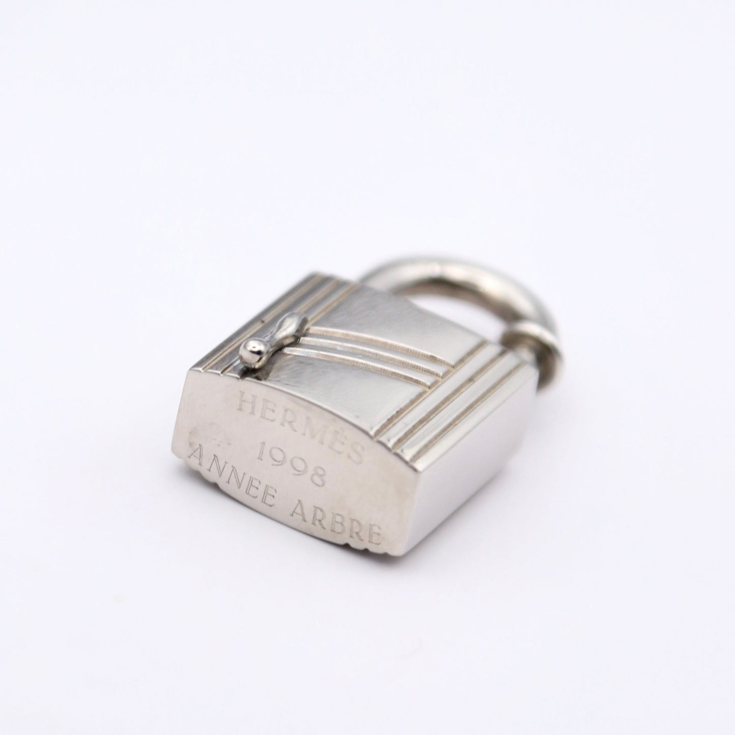 Hermes 1998 Limited Cadena Annee Aebre  Padlock Palladium Plated,bottom view 