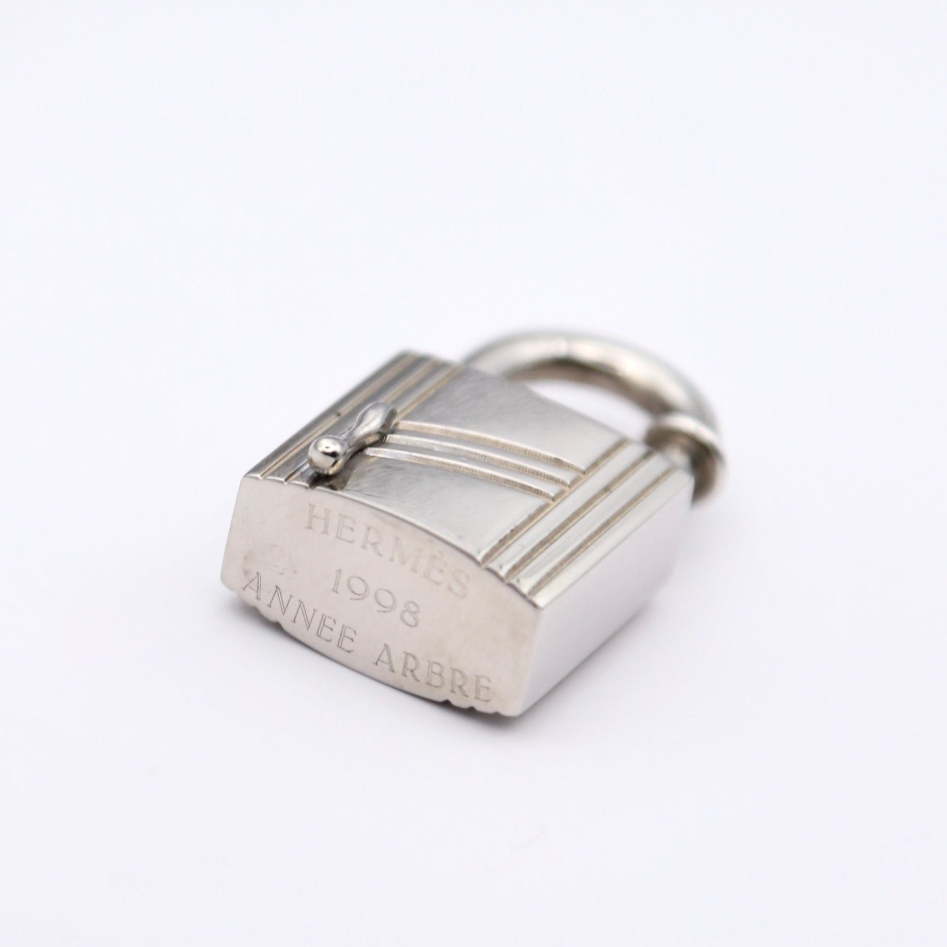 Hermes 1998 Limited Cadena Annee Aebre  Padlock Palladium Plated,bottom view 