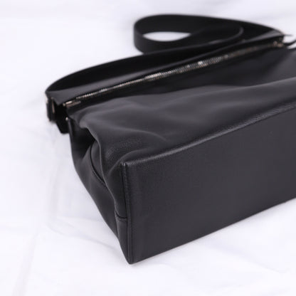 Hermes Yeoh Bag Shoulder bag in Gulliver Black 2001, corner1