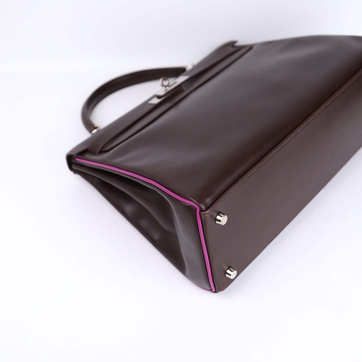 Hermes Kelly 32 Handbag in Box Calf Chocolate/Cyclamen 2005,corner1