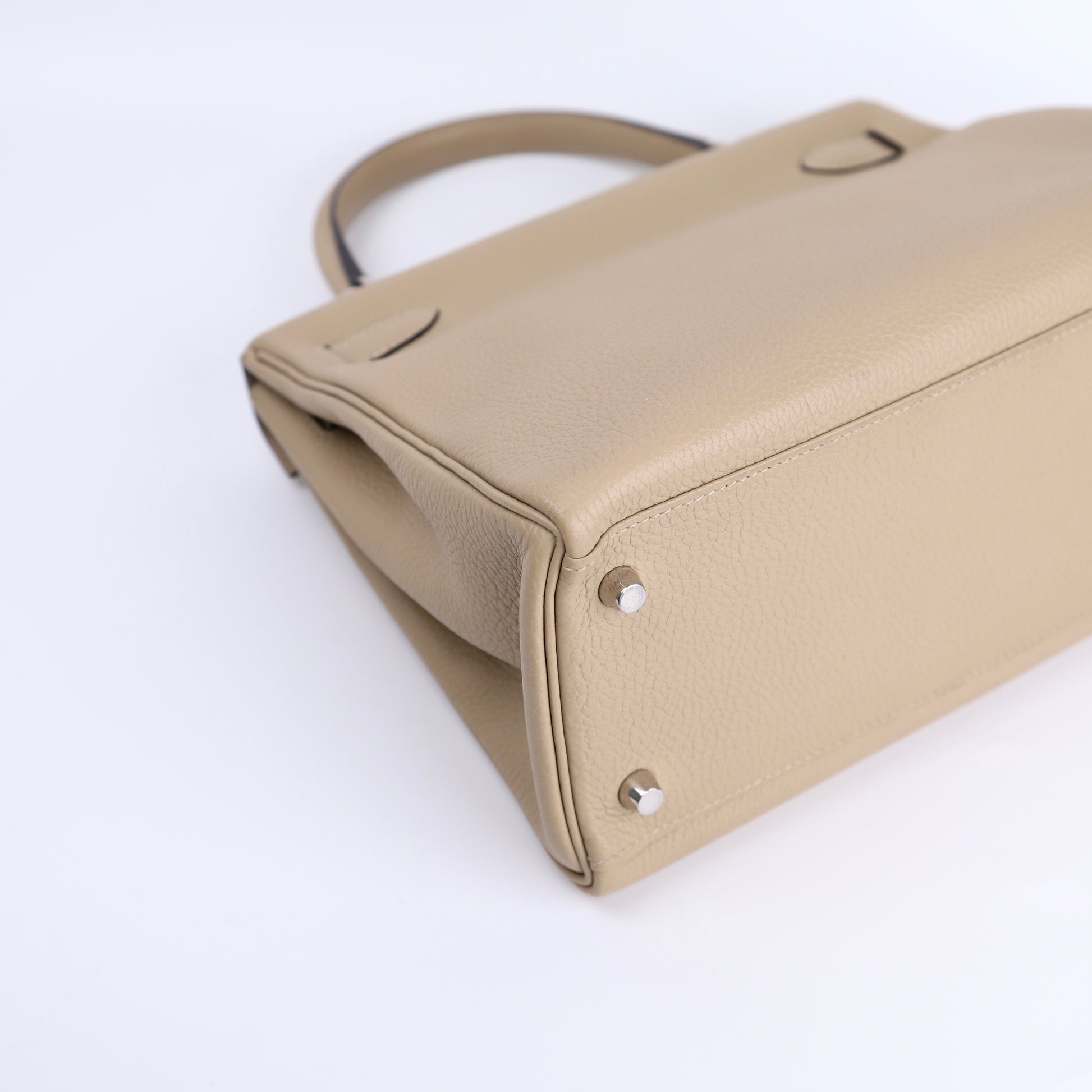Hermes Kelly 28 Handbag in Togo Trench 2017，corner3
