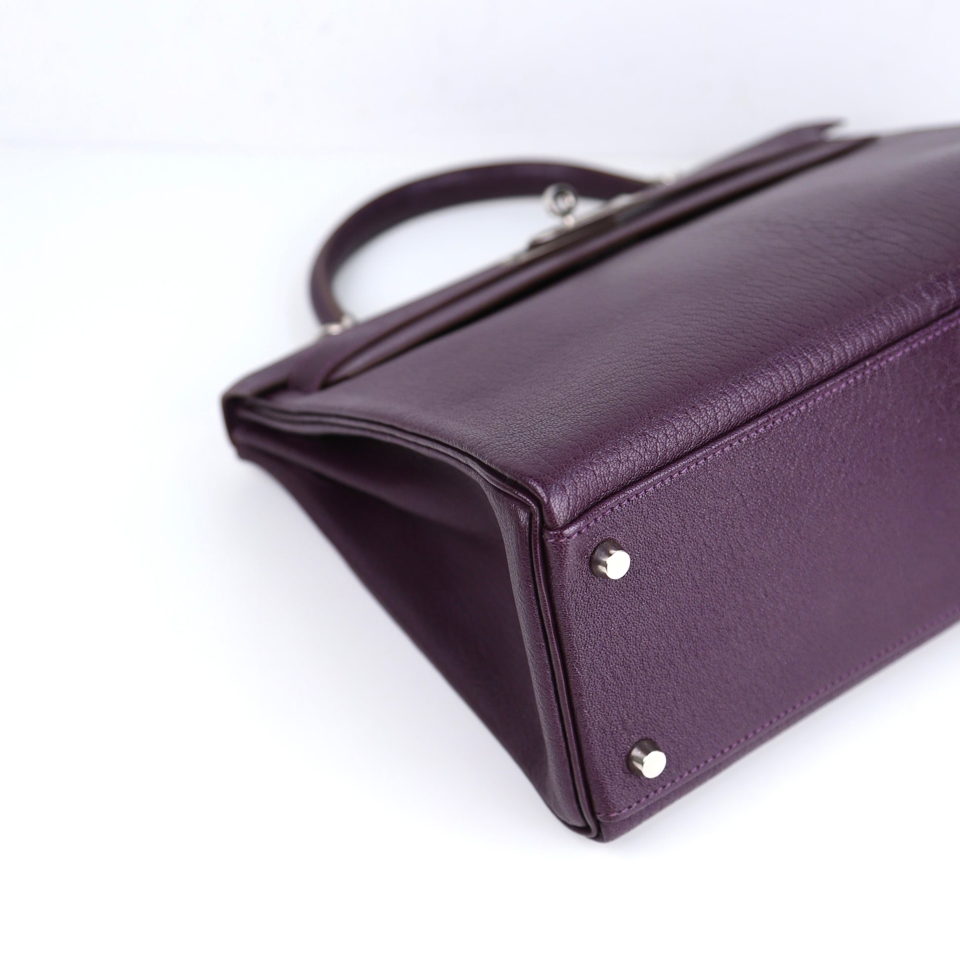 Hermes Kelly 32 Handbag  in Cassis Chevre/Coromandel 2002,corner1
