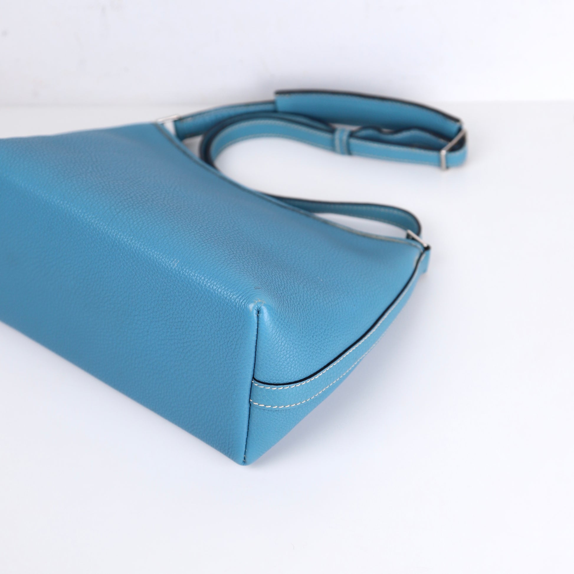 Hermes Berlingot Shoulder Bag in Togo Blue Jean 2003，corner3