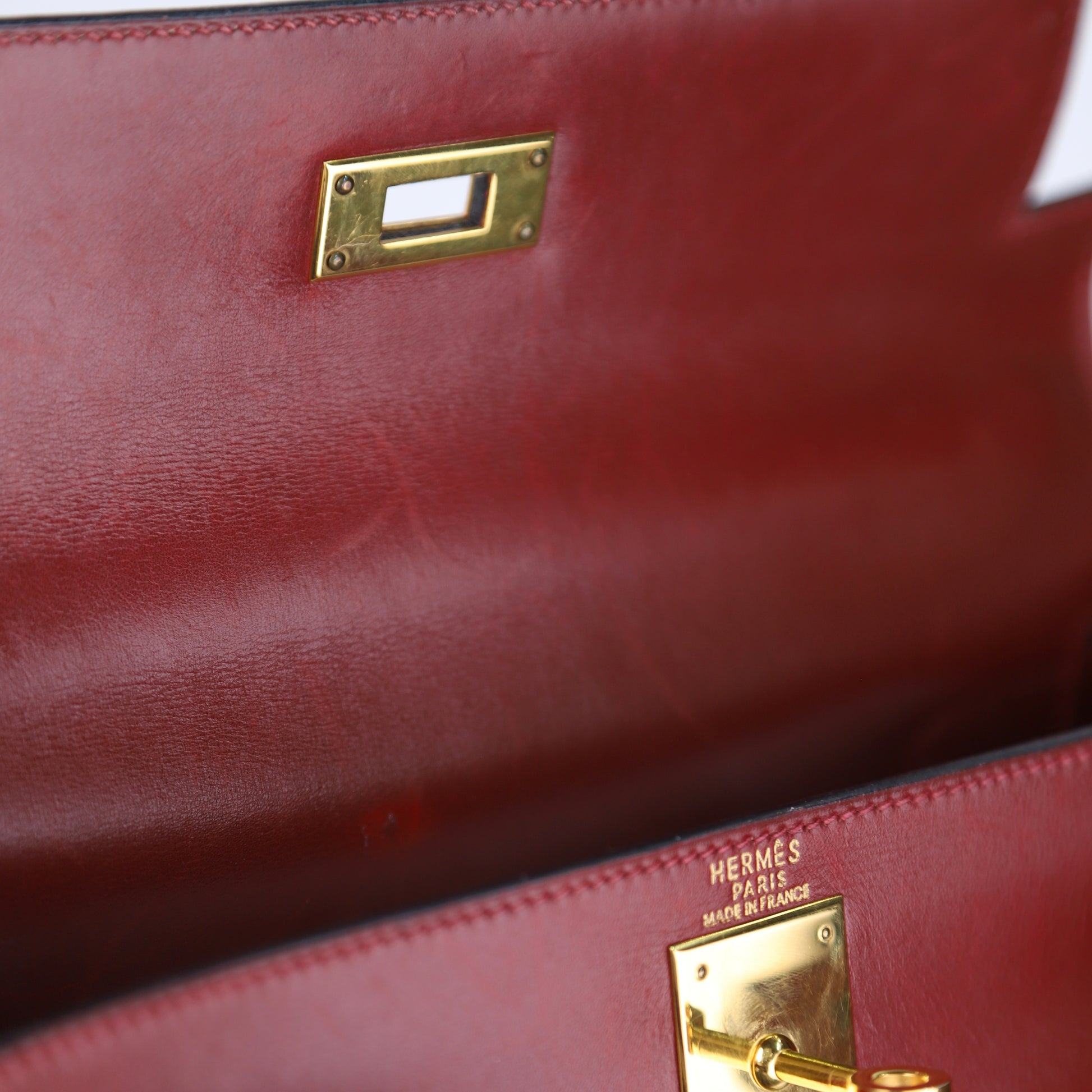 Hermes Kelly 28 Handbag in Box calf  Rouge H 2001, logo