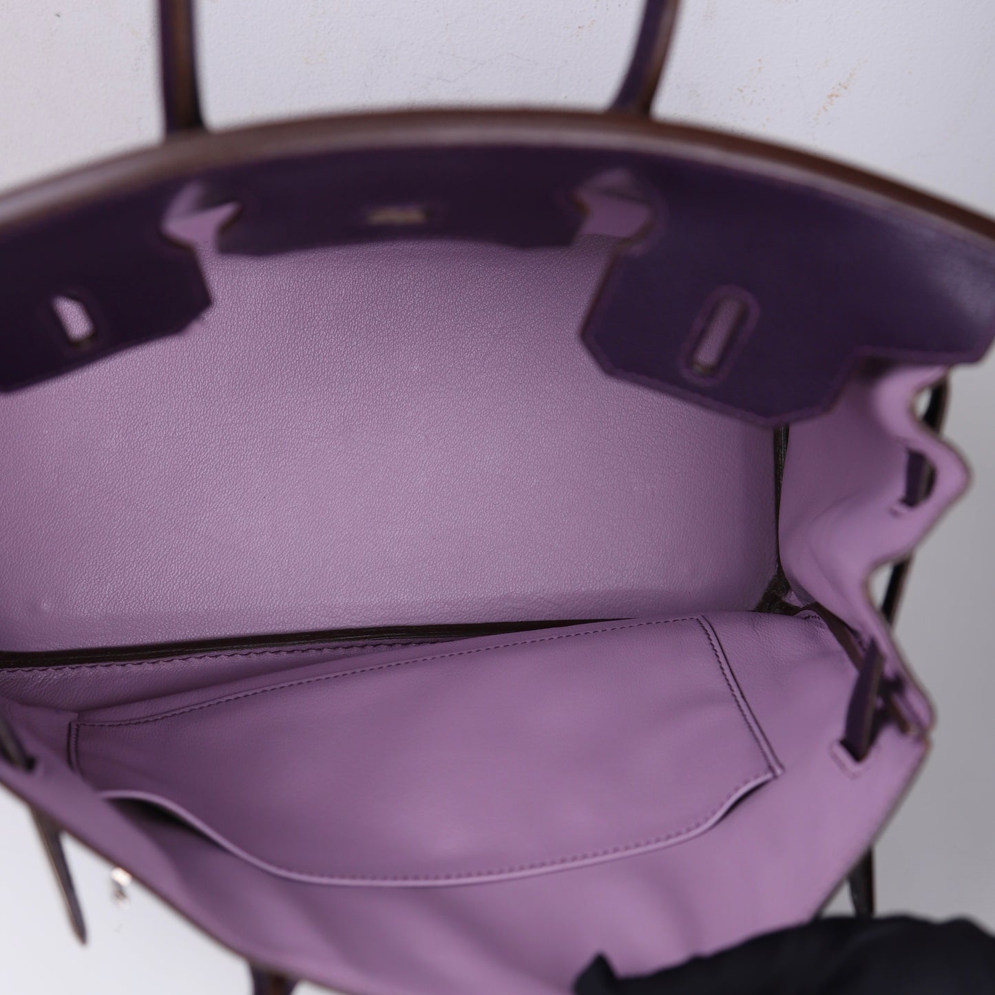 Hermès Birkin 30 Handbag in Chèvre Raisin/Lilas, inside  view 