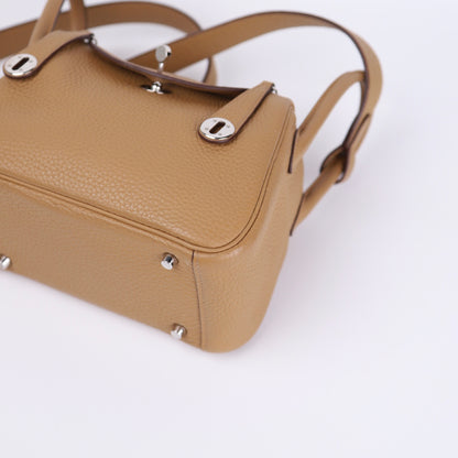 Hermes Lindy Mini in Biscuit Taurillon Clemence Shoulder Bag 2023,corner2