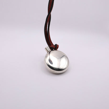 Hermes 2004 Limited Sterling Silver Perfume Bottle Pendant Necklace， front view