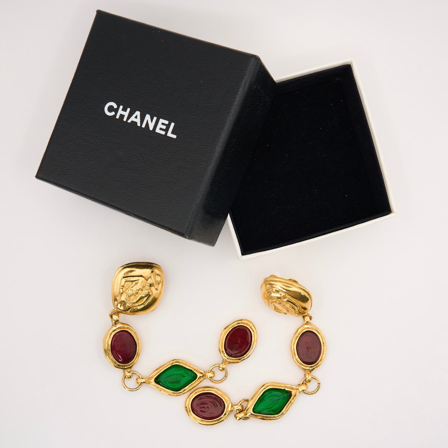 Chanel｜ Vintage Coco Portrait Gripoix Earring