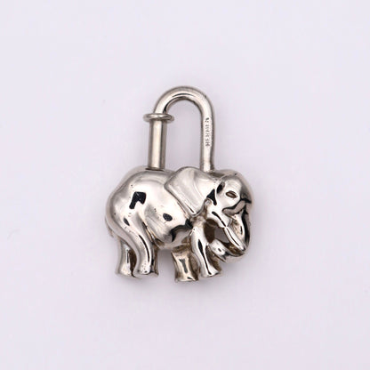 Hermes 1997 Limited Elephant Cadena Padlock Palladium Plated，back view，logo