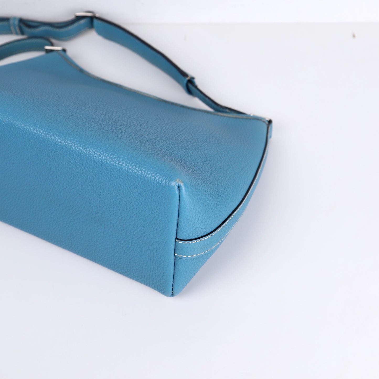 Hermes Berlingot Shoulder Bag in Togo Blue Jean 2003，corner2