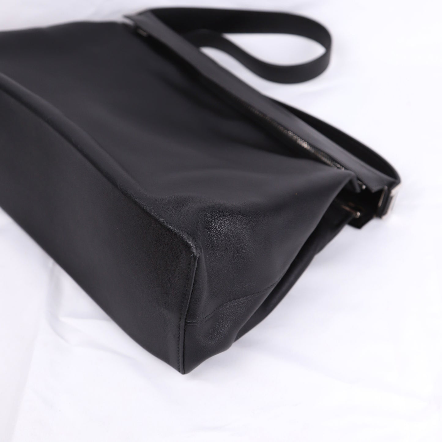 Hermes Yeoh Bag Shoulder bag in Gulliver Black 2001,corner4