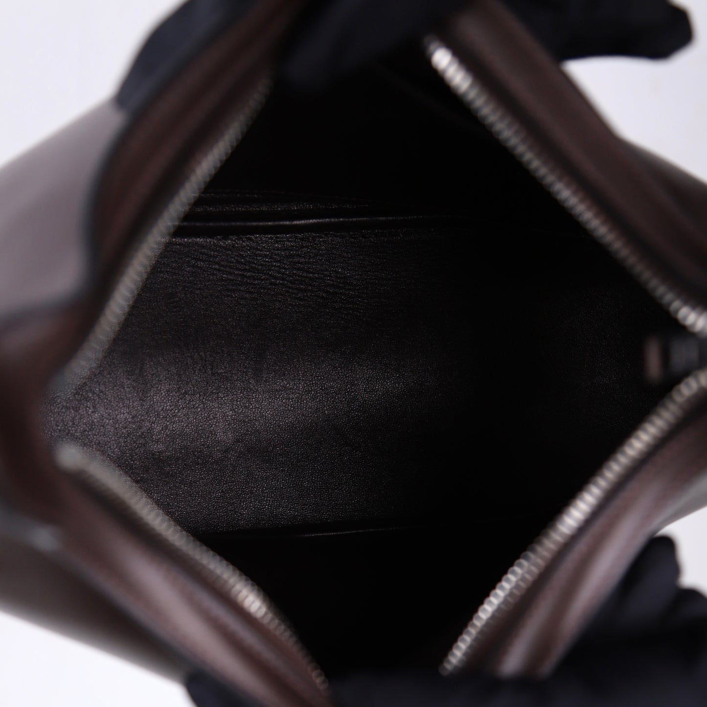 Hermès Caporal Handbag in Evercalf Ebene,inside view