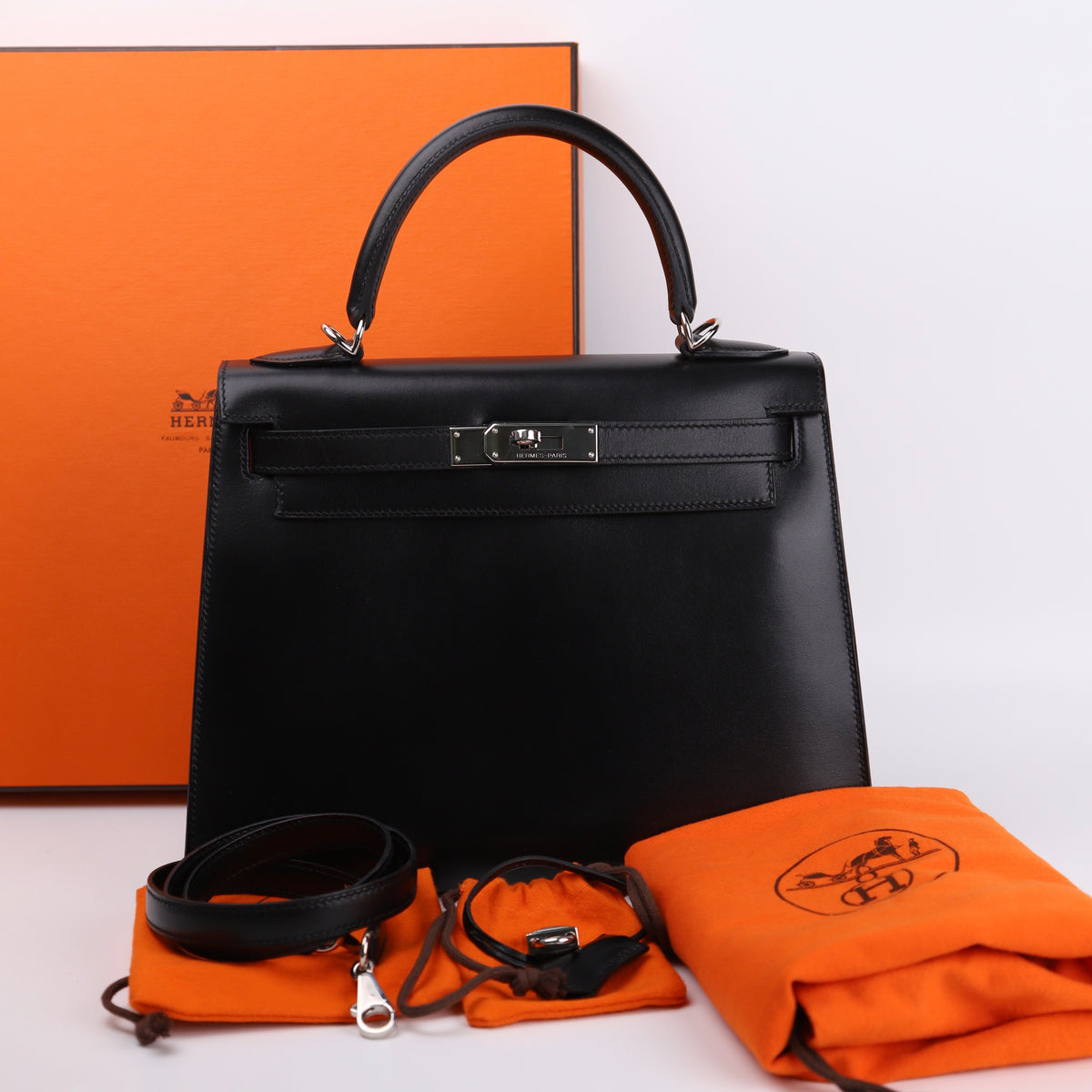 Hermes Kelly 28 Handbag in Box Calf Noir（Black）2006 PHW, full view