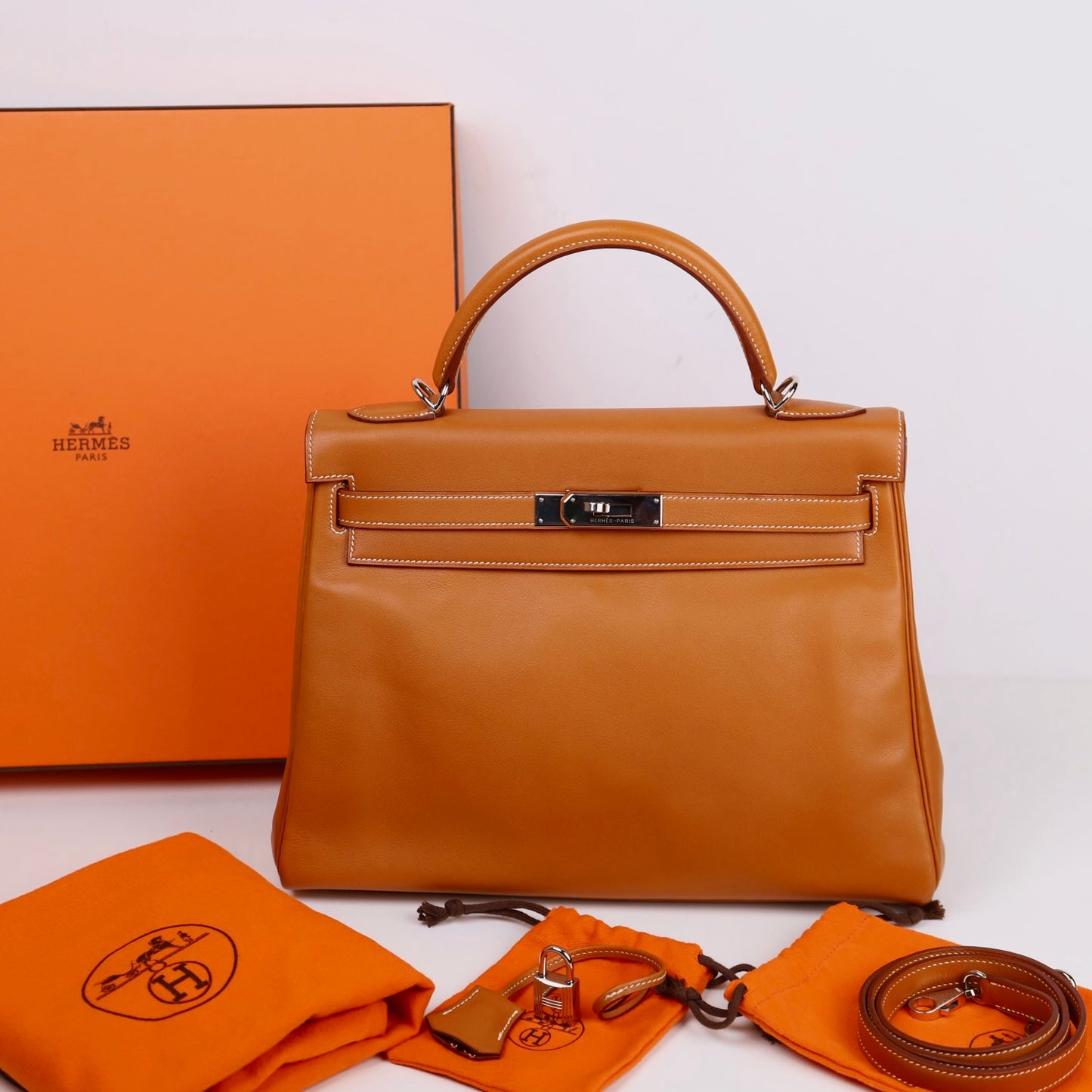 Hermes｜ Kelly 32 Handbag Gold Swift 2000