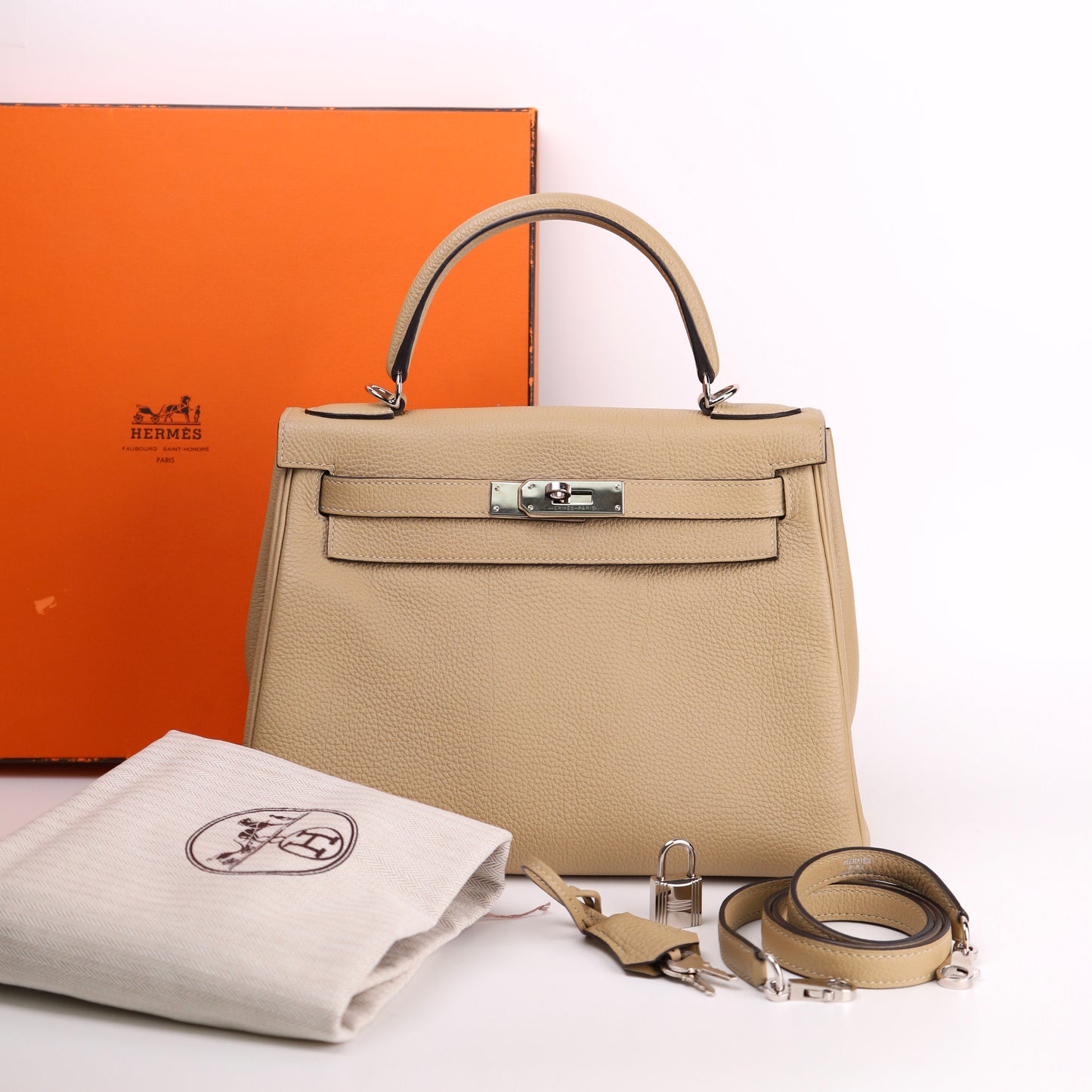 Hermes Kelly 28 Handbag in Togo Trench 2017，full view