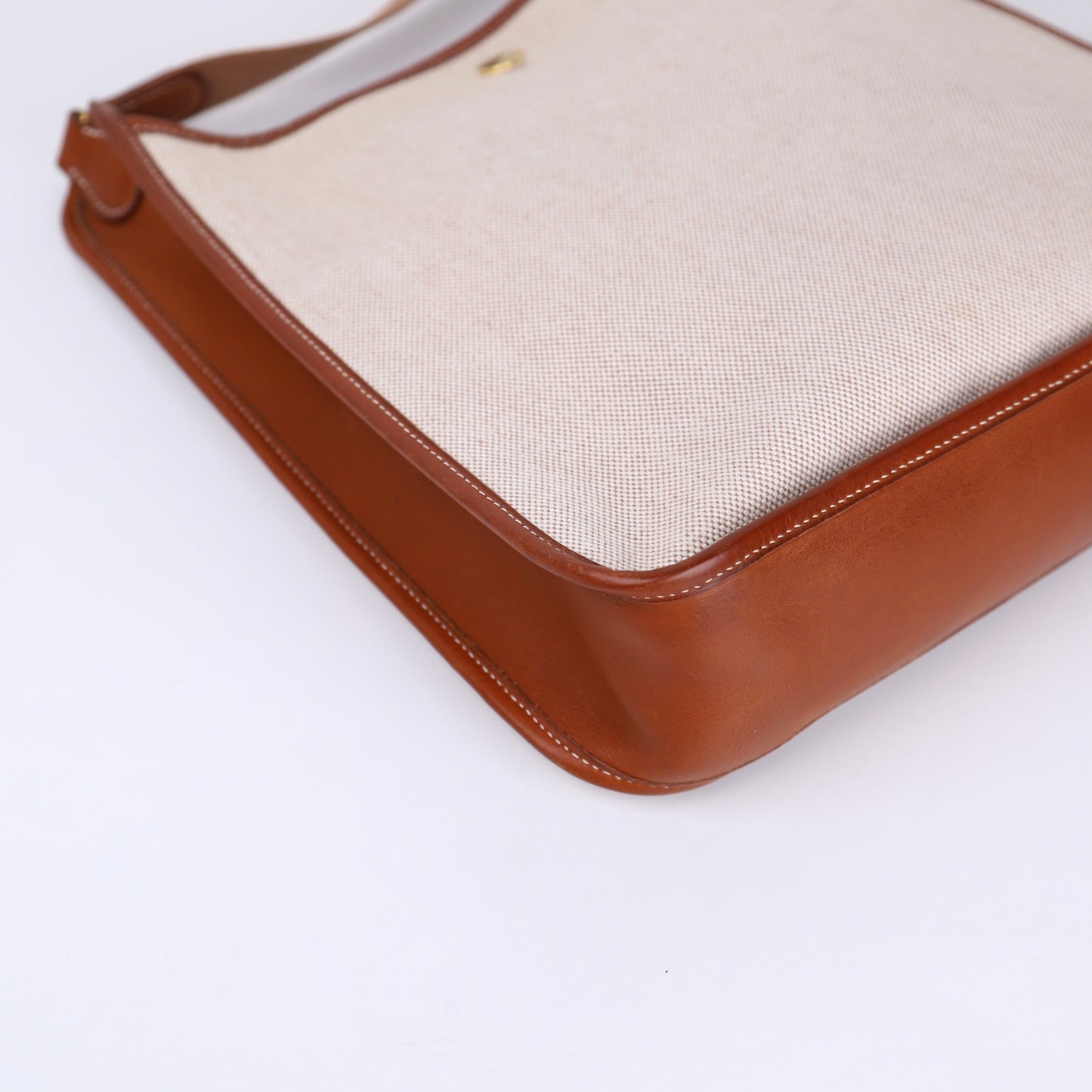 Hermès Vespa Shoulder Bag in Barenia/Toile Fauve 1996,corner view 4