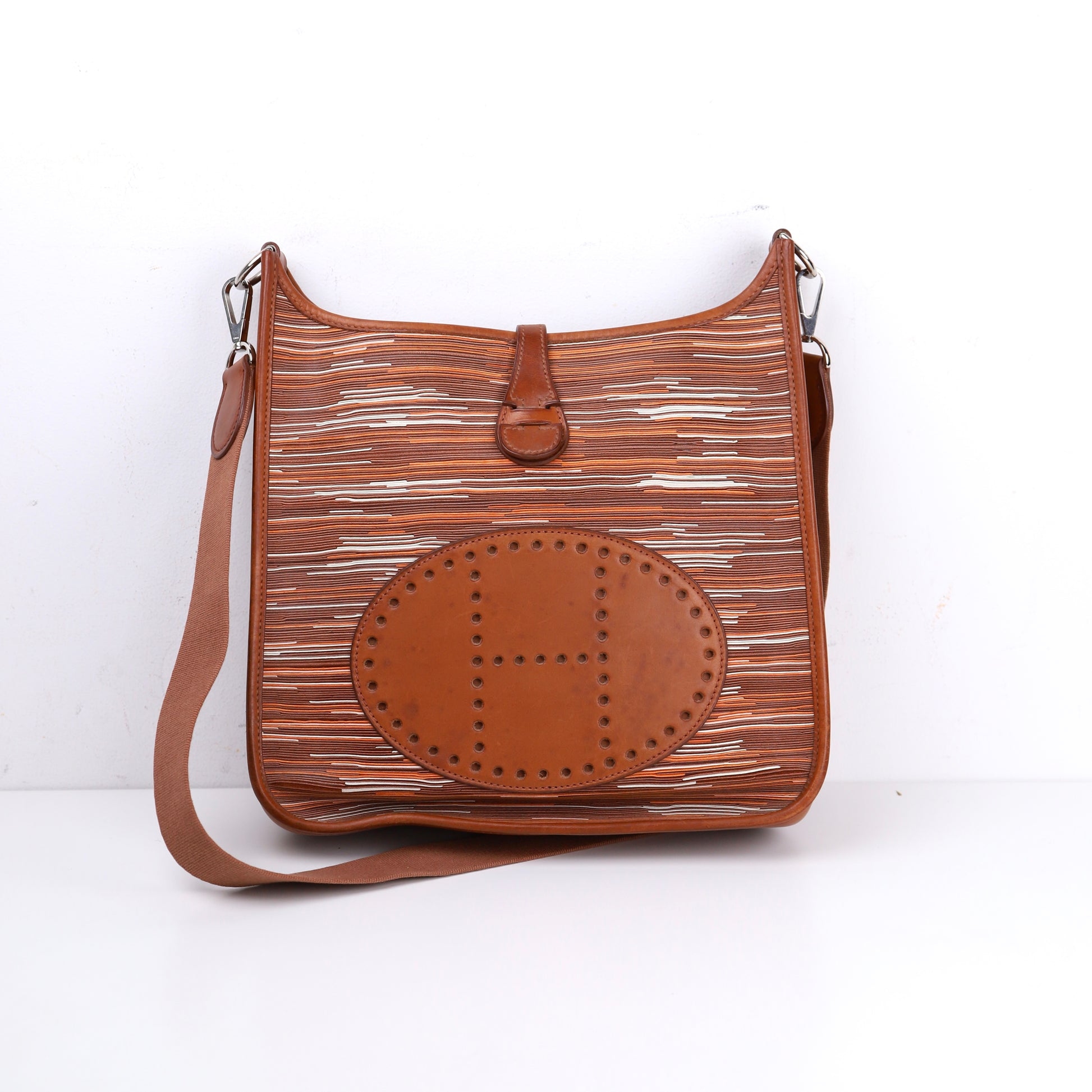 Hermès Evelyne PM brown shoulder bag overall view, Rank B pre-owned condition