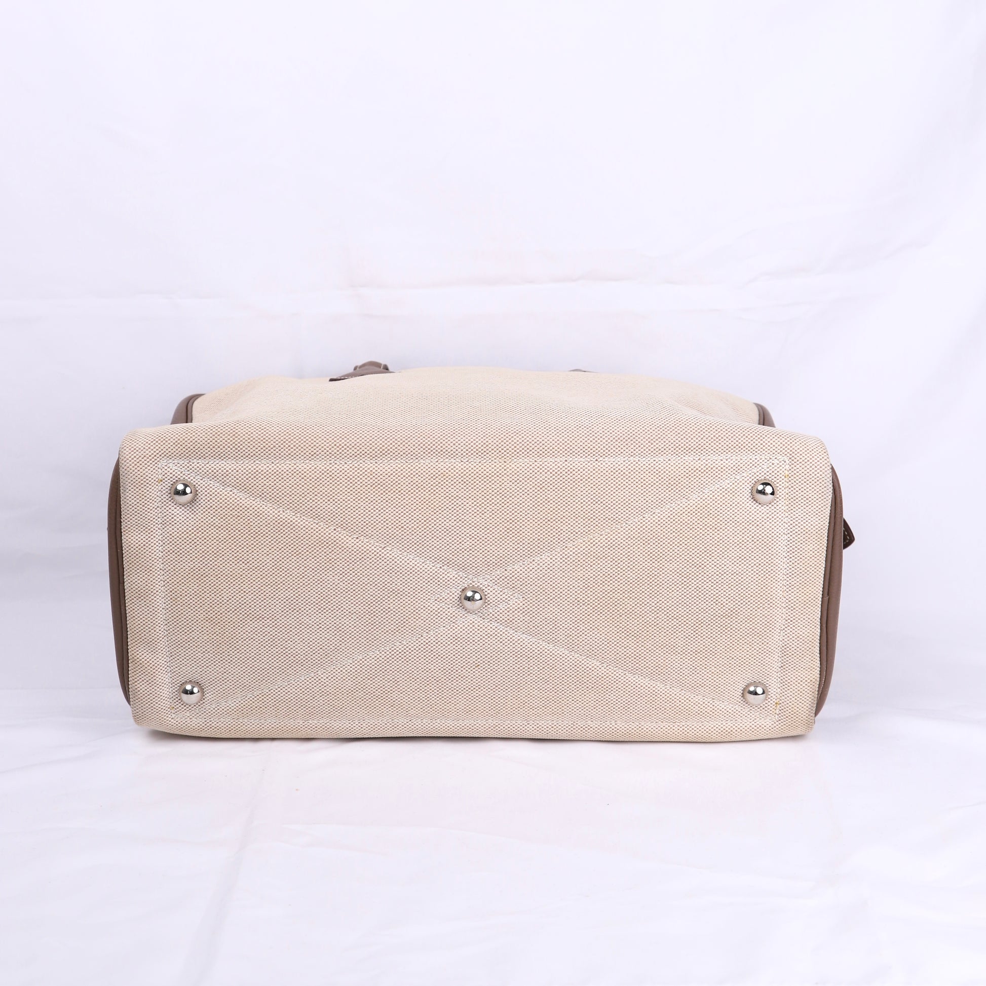 Hermes Victoria 35 Handbag in Taurillon Clemence/Toile Etoupe ,bottom view 