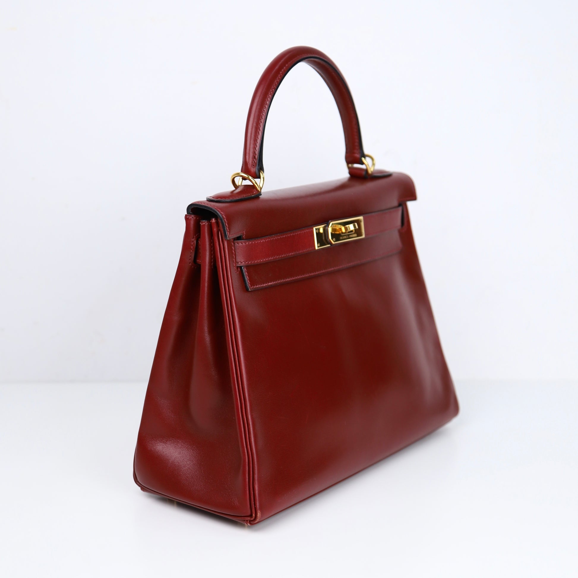 Hermes Kelly 28 Handbag in Box calf  Rouge H 2001, left side
