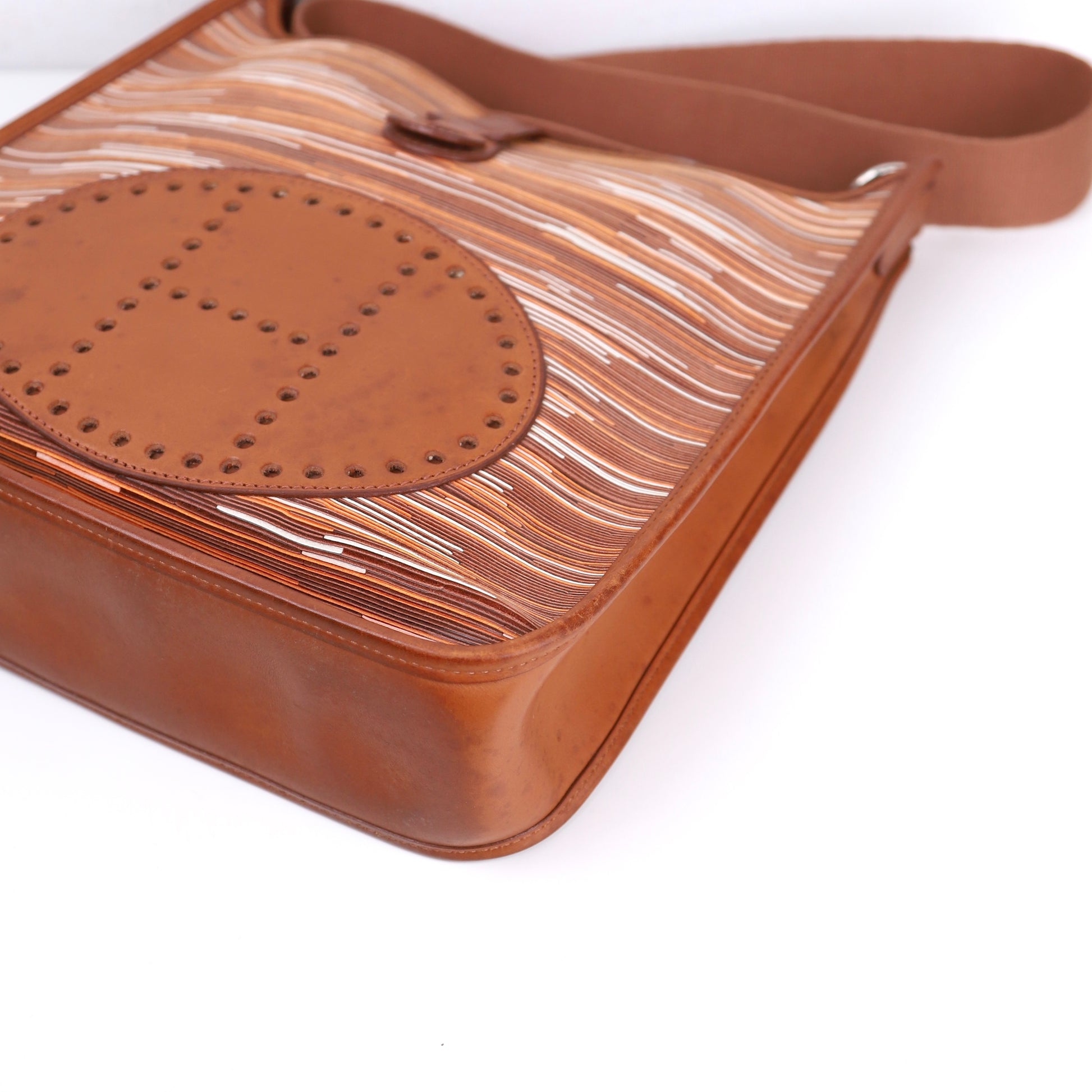 Hermès Evelyne PM shoulder bag, corner view 1