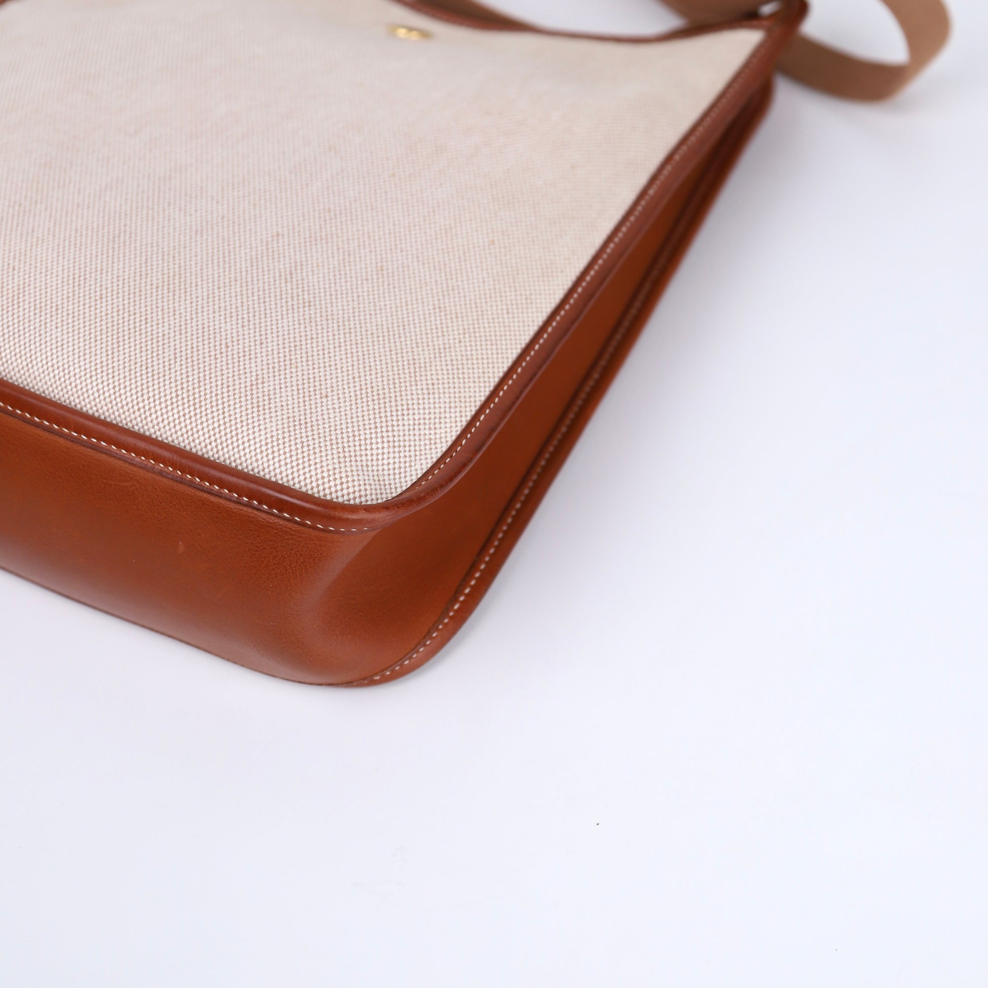 Hermès Vespa Shoulder Bag in Barenia/Toile Fauve 1996,corner view 2