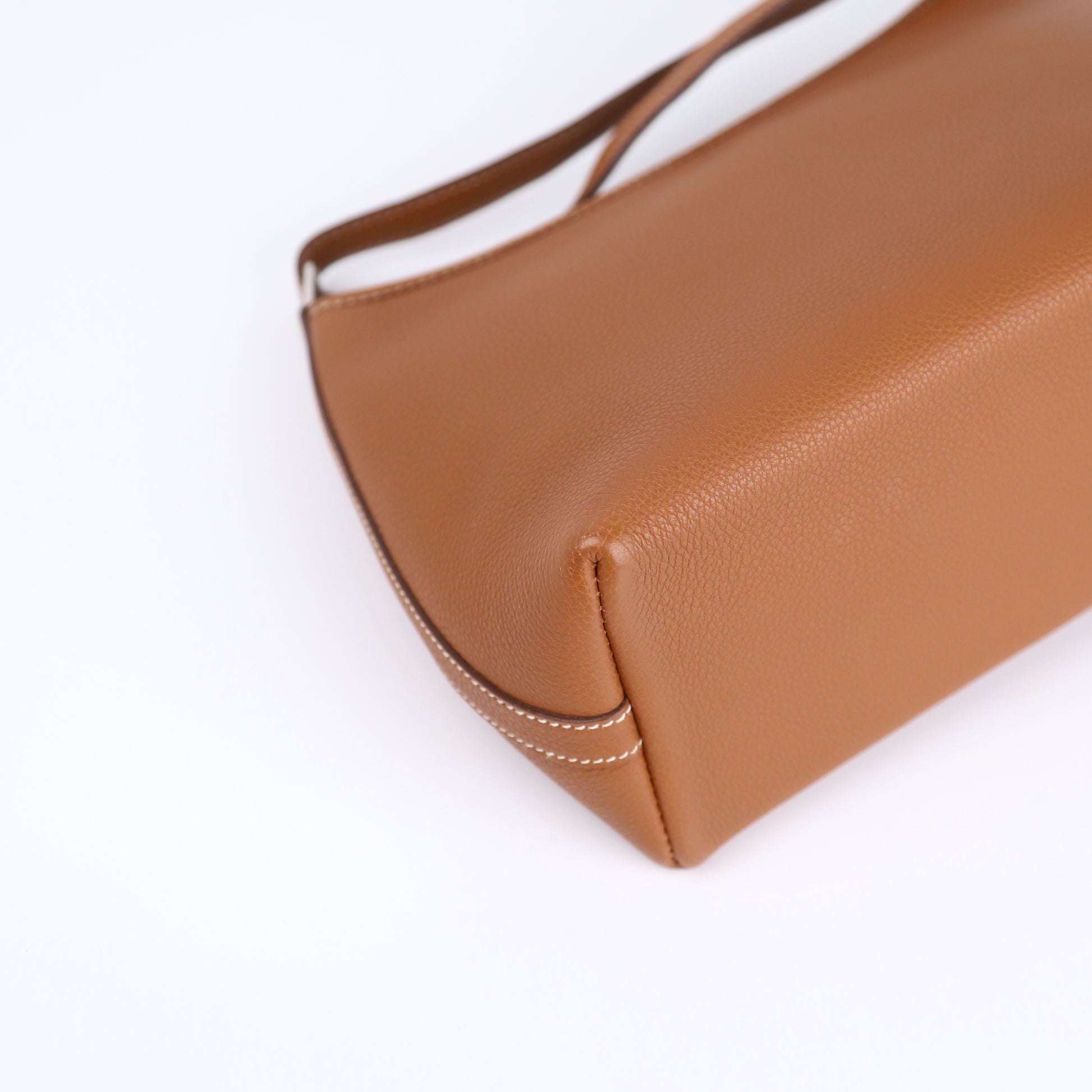 Hermes Berlingot Shoulder Bag in Togo Gold 2002, corner1
