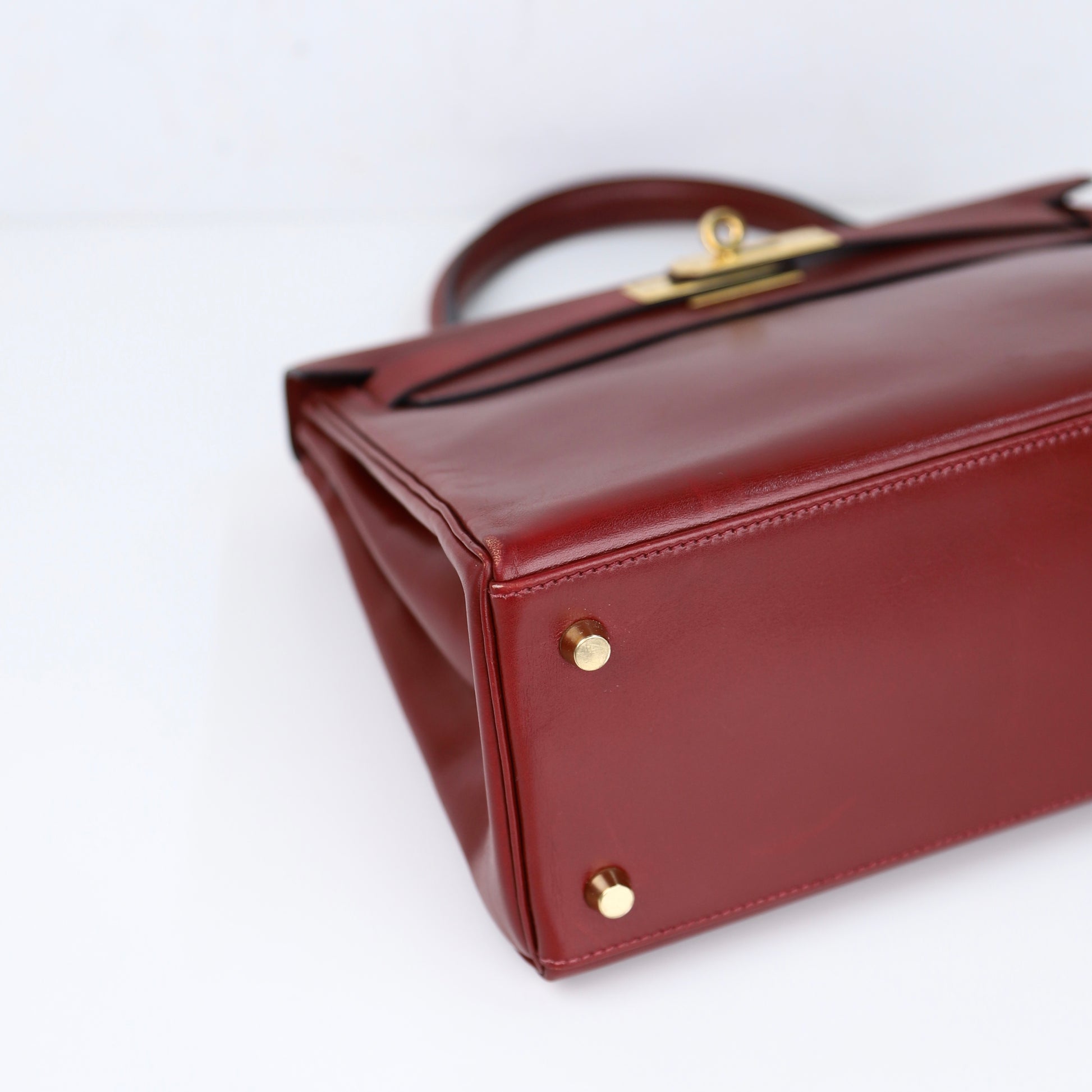 Hermes Kelly 28 Handbag in Box calf  Rouge H 2001, corner1