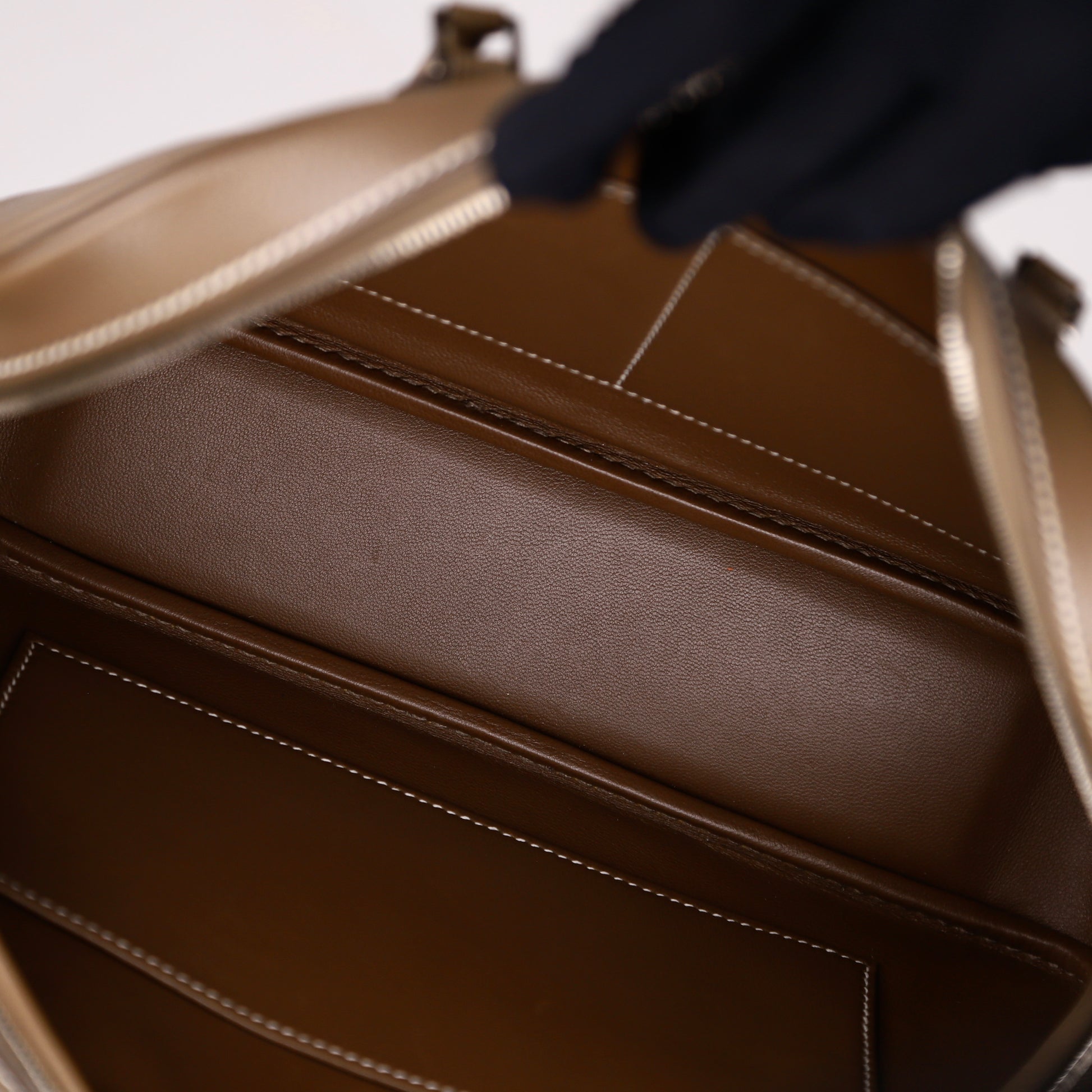 Hermes Plume elan 28 Handbag in Etoupe Chevre/Mysore 2016,inside