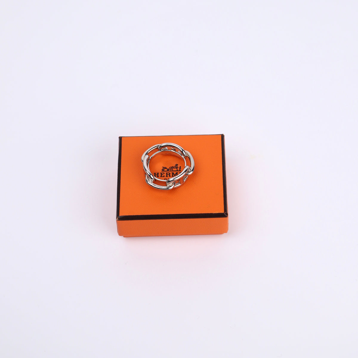 Hermes Sliver Metal Chaine Dancre Ring scarf, full view