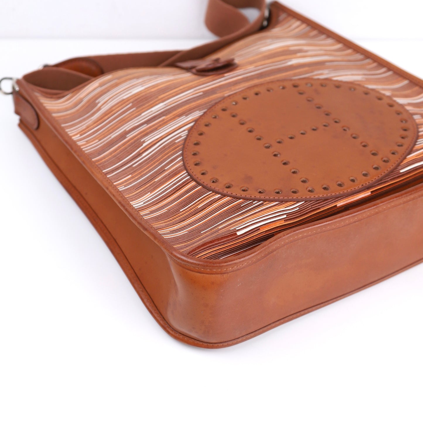 Hermès Evelyne PM shoulder bag, corner view 2
