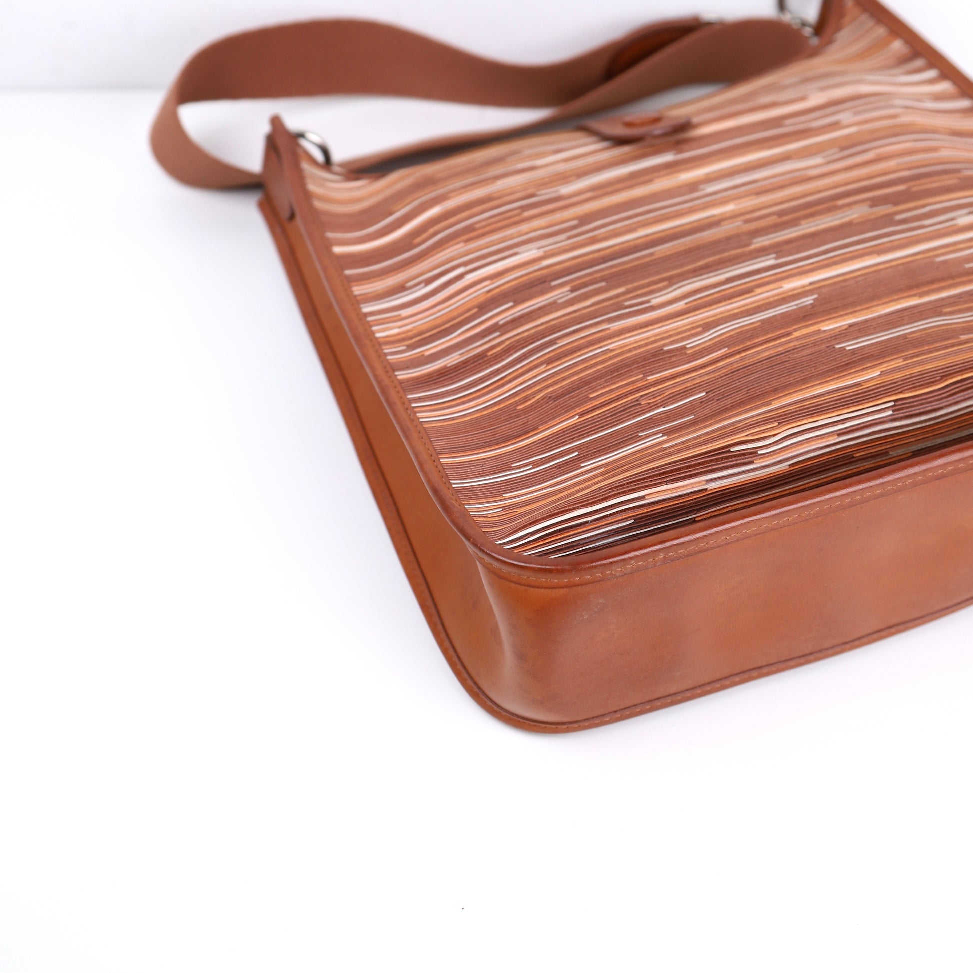 Hermès Evelyne PM shoulder bag, corner view 4