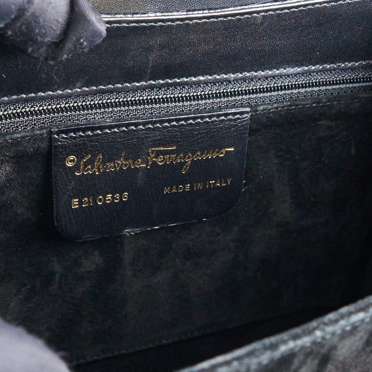 Ferragamo｜ Black Lizard Gancini Handbag