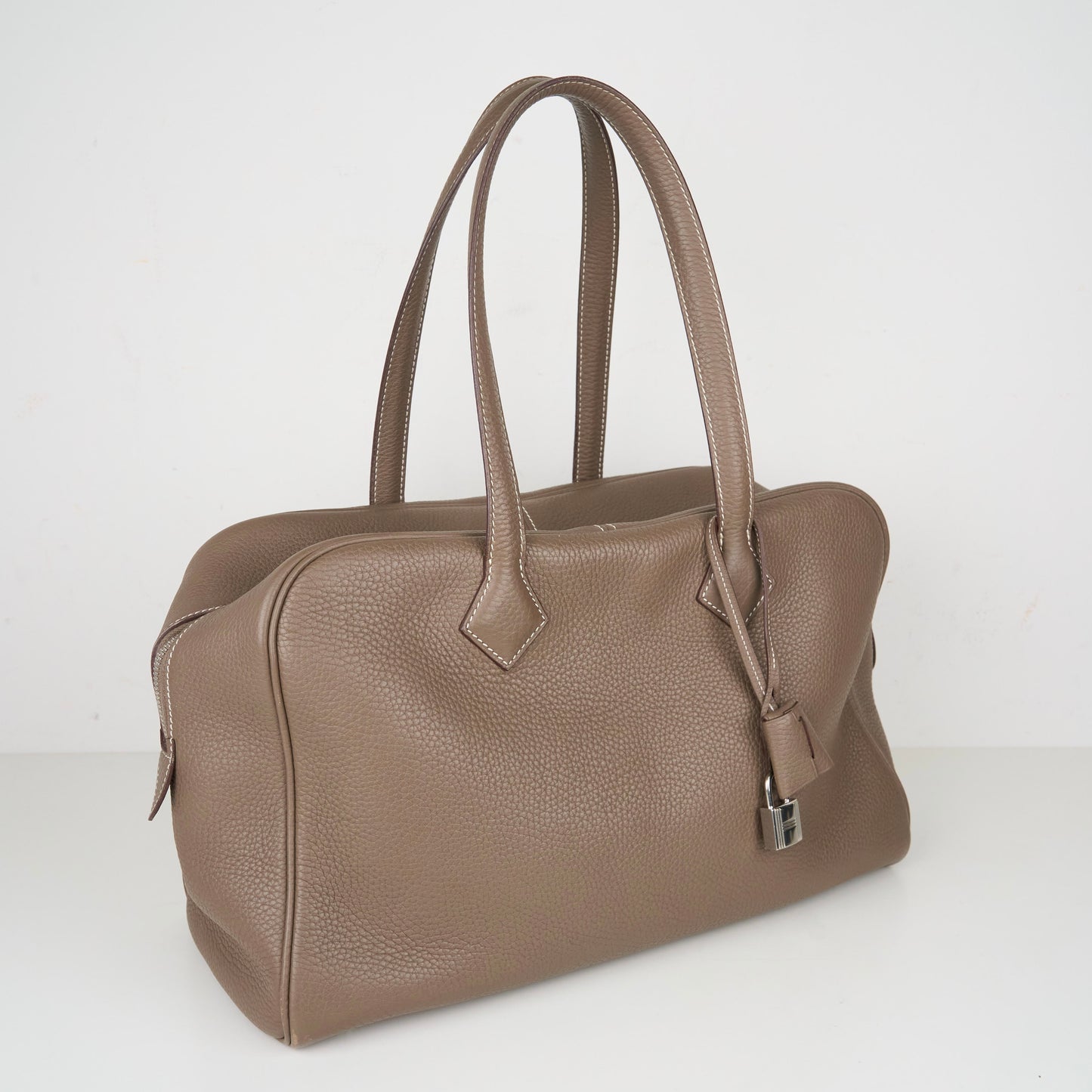 Hermes| Victoria 35 shoulder bag  Etoupe Taurillon Clemence 2016