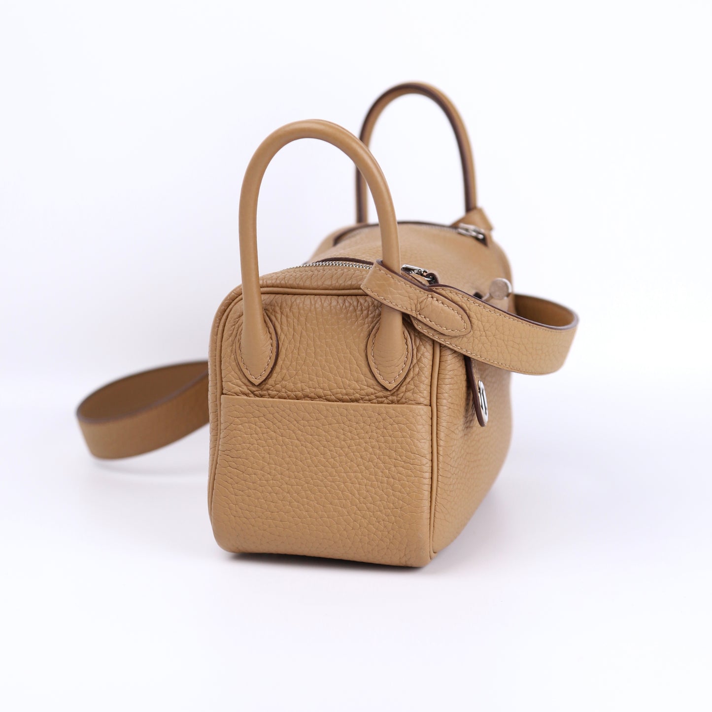 Hermes Lindy Mini in Biscuit Taurillon Clemence Shoulder Bag 2023, left side