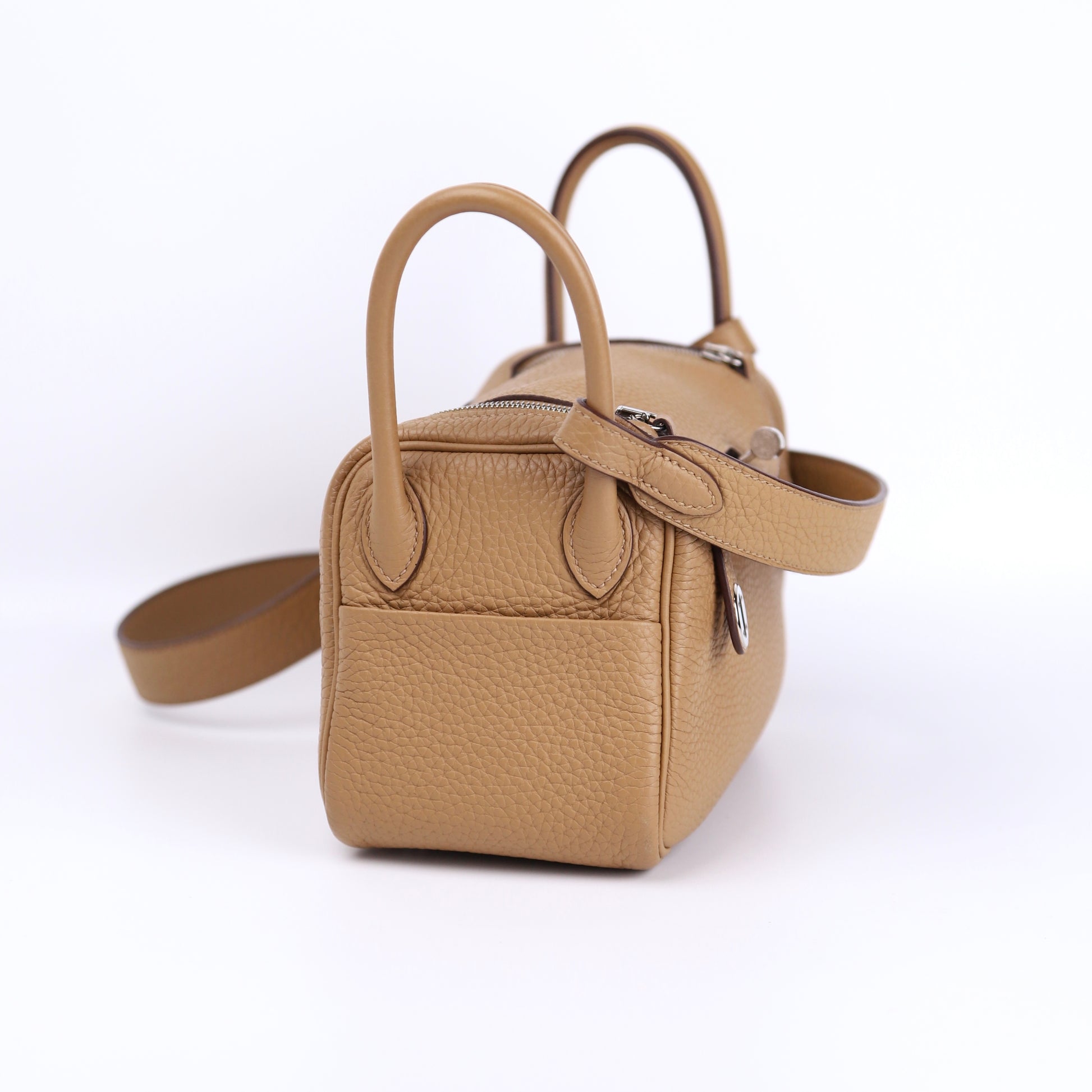Hermes Lindy Mini in Biscuit Taurillon Clemence Shoulder Bag 2023, left side