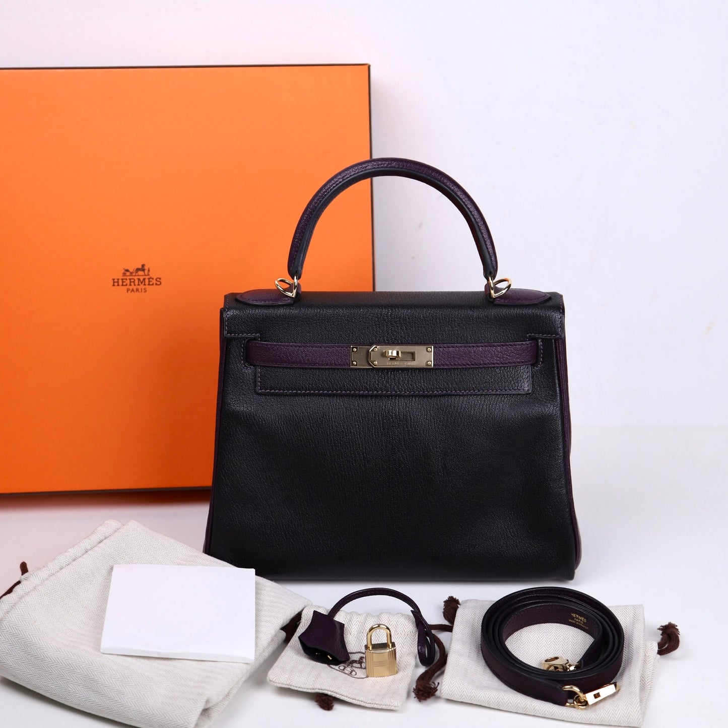 Hermes｜Special Order Kelly 28 Handbag Black/Raisin Cherve 2019