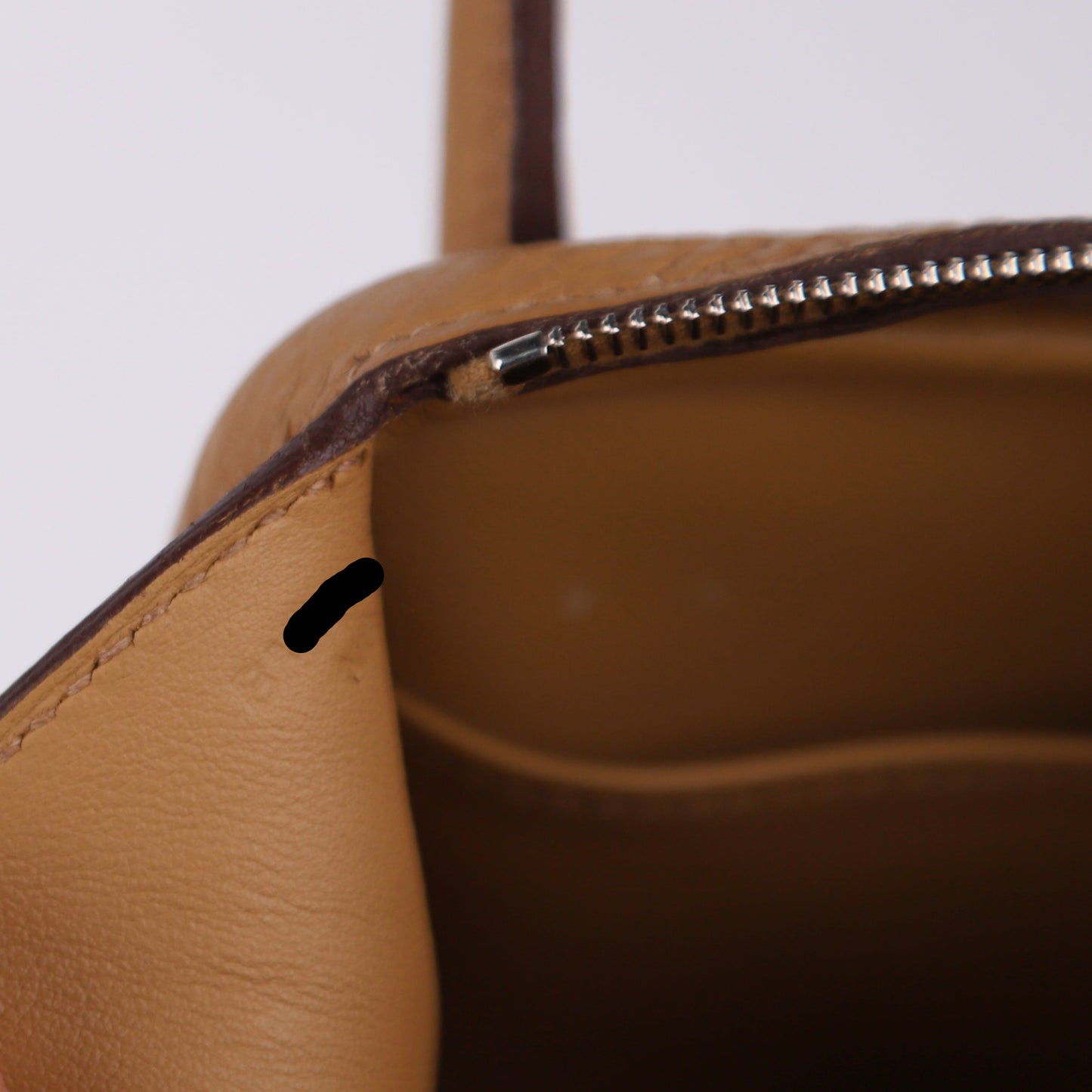 Hermes Lindy Mini in Biscuit Taurillon Clemence Shoulder Bag 2023, year stamp,B,2023